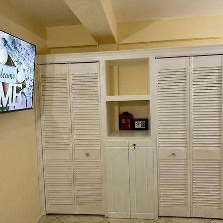 Castle Berry Apartments Кингстаун Екстериор снимка