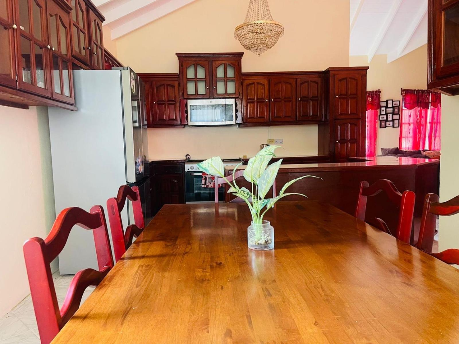 Castle Berry Apartments Кингстаун Екстериор снимка