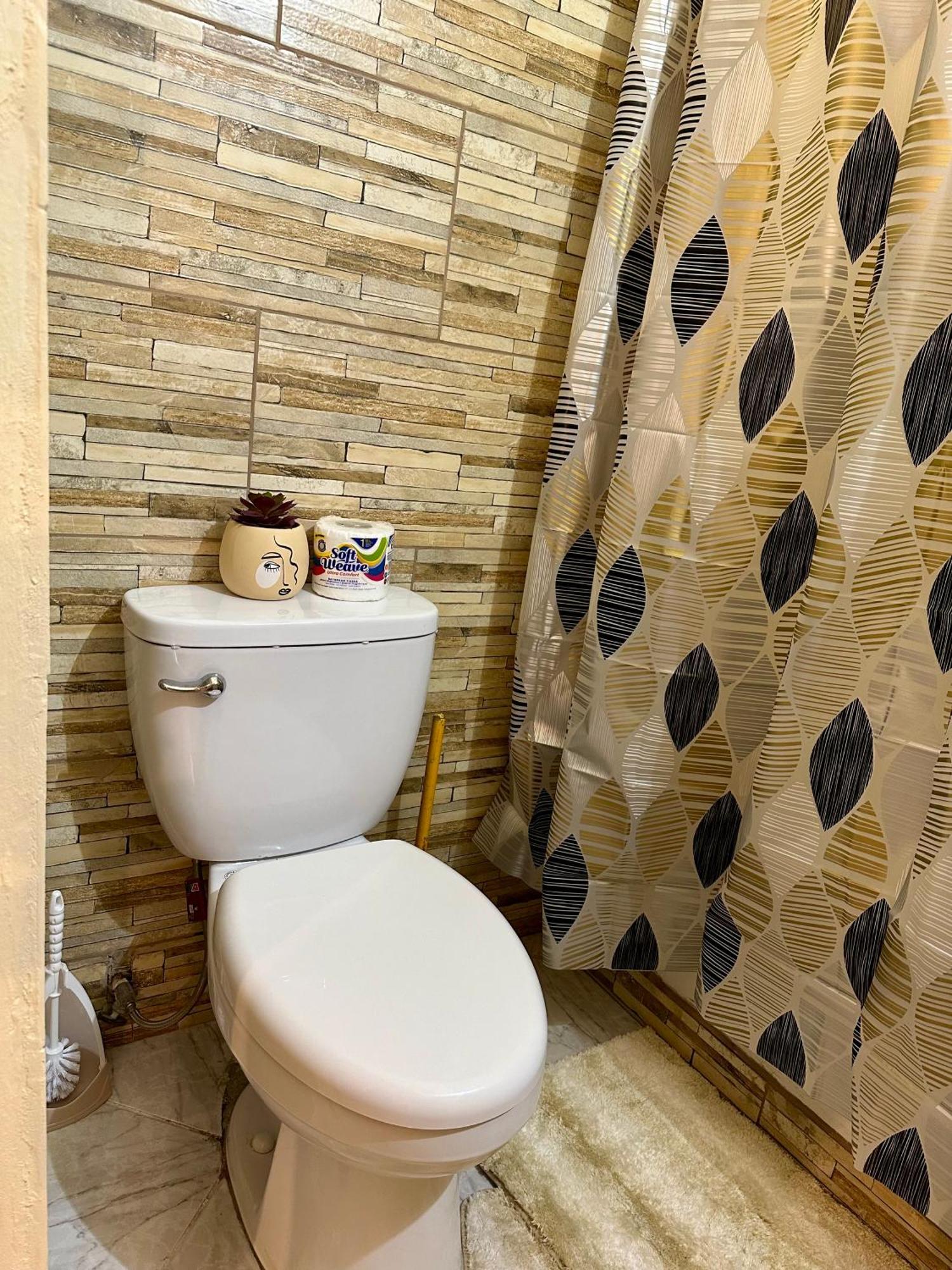 Castle Berry Apartments Кингстаун Екстериор снимка