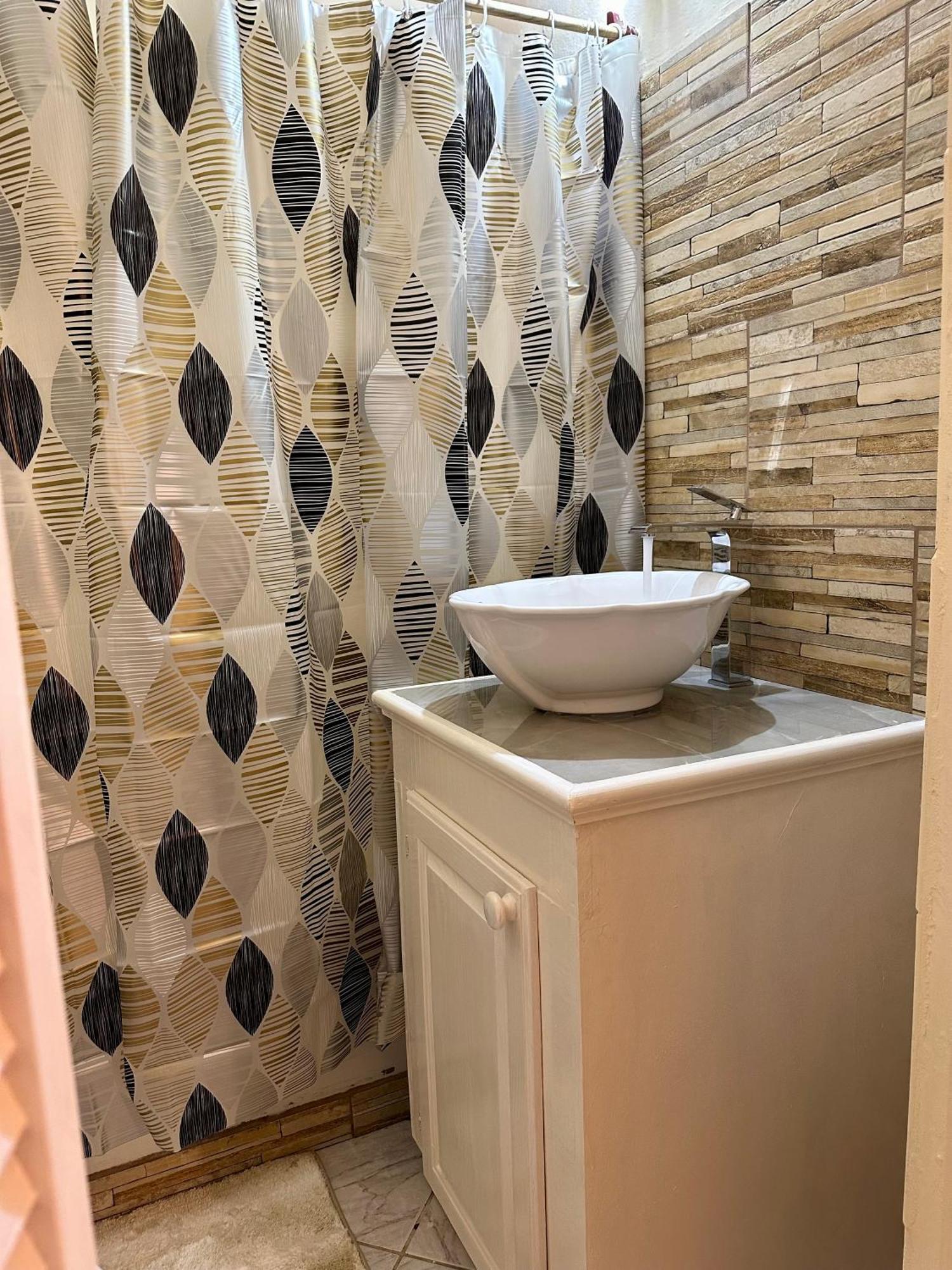 Castle Berry Apartments Кингстаун Екстериор снимка