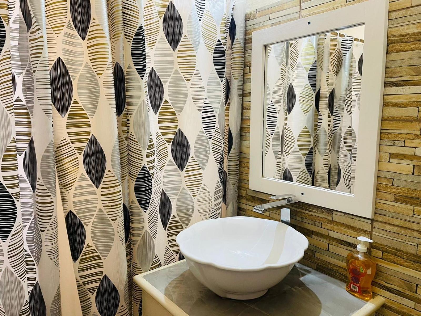 Castle Berry Apartments Кингстаун Екстериор снимка