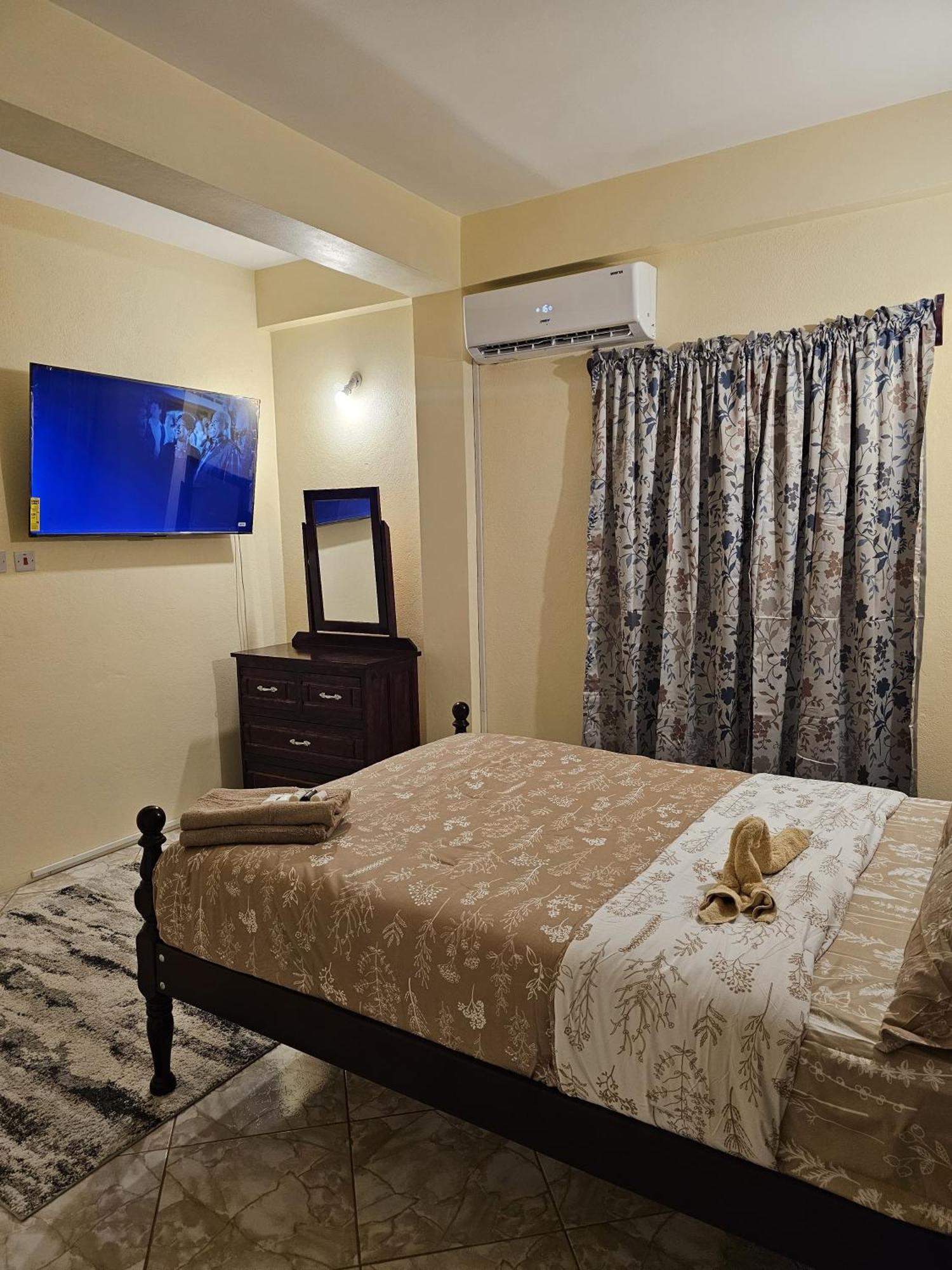 Castle Berry Apartments Кингстаун Екстериор снимка