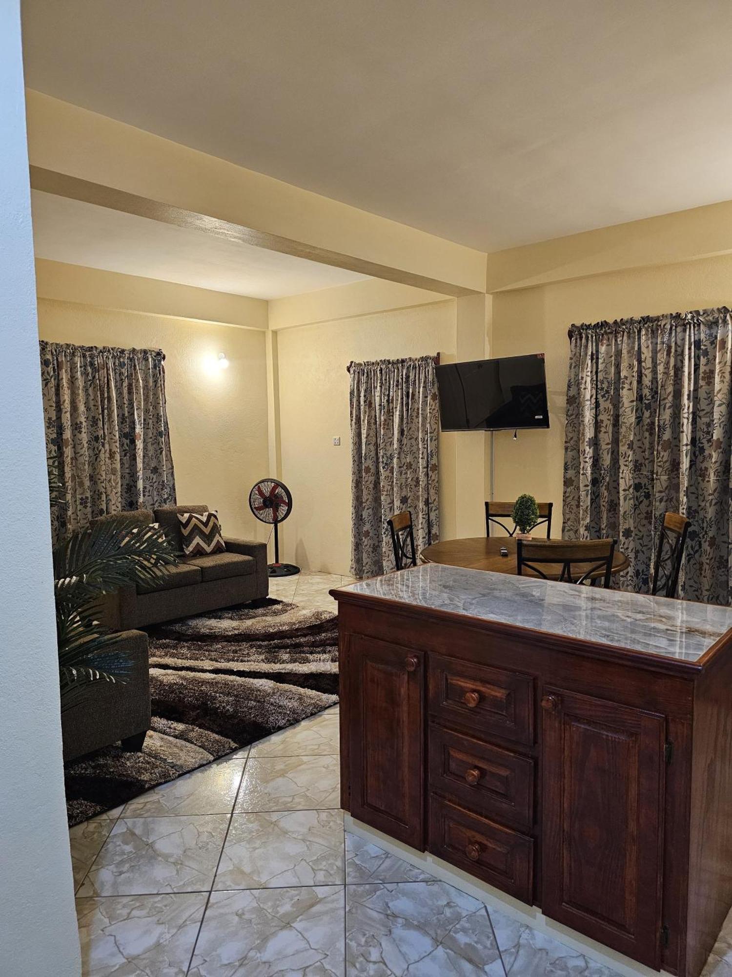 Castle Berry Apartments Кингстаун Екстериор снимка