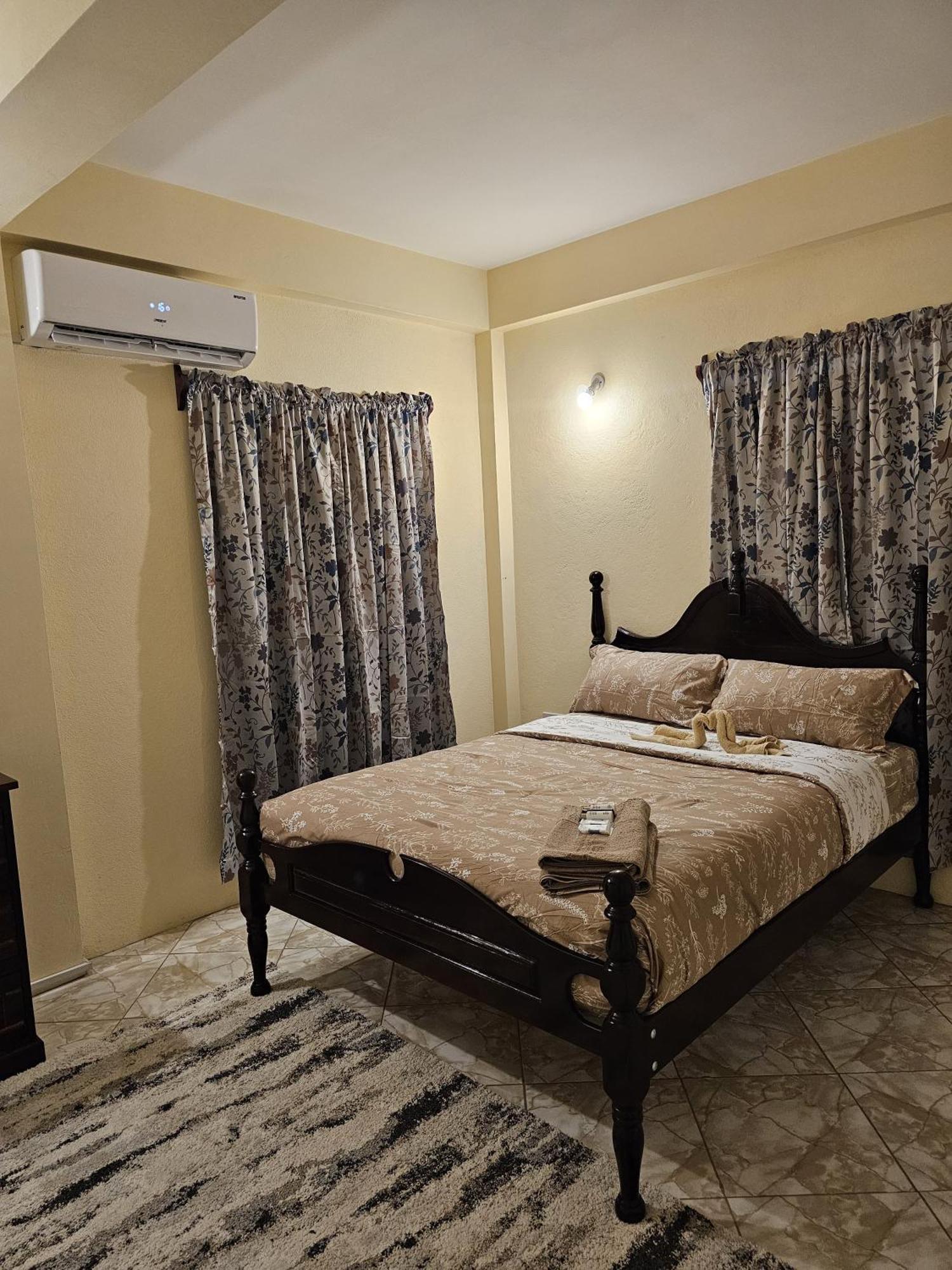 Castle Berry Apartments Кингстаун Екстериор снимка
