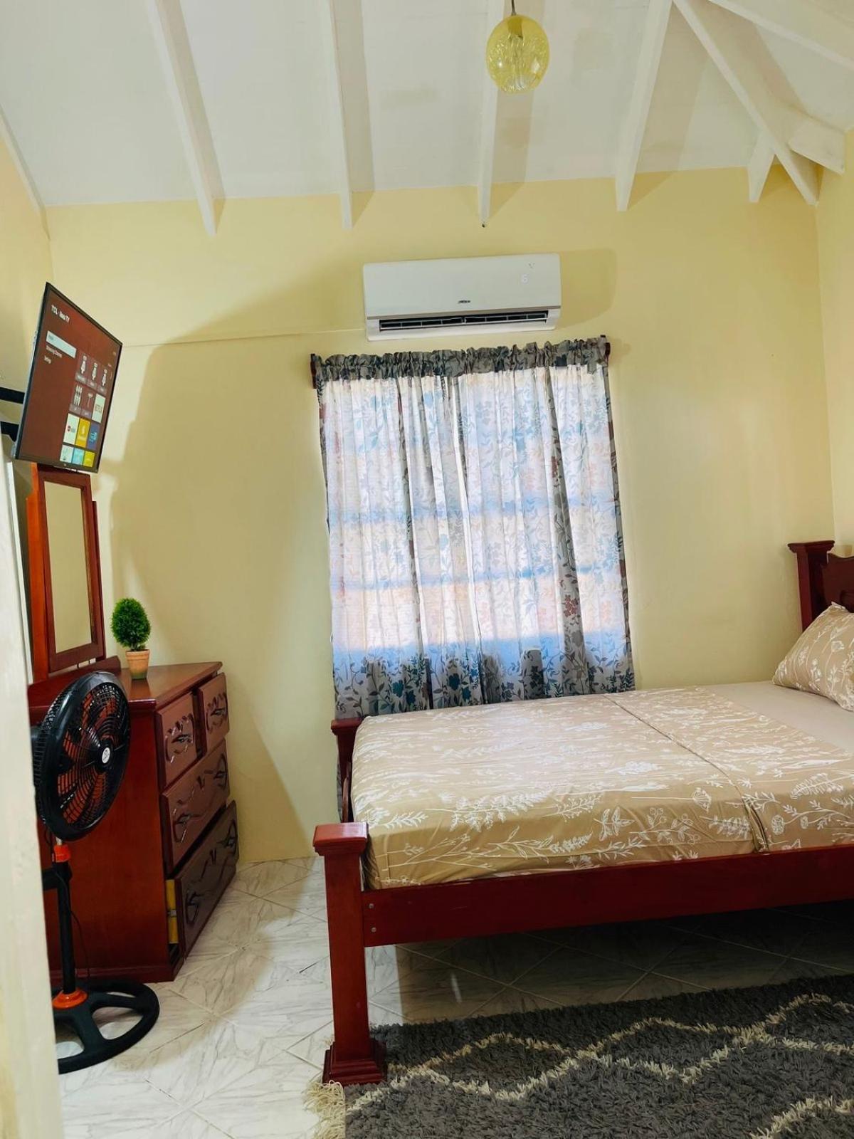 Castle Berry Apartments Кингстаун Екстериор снимка