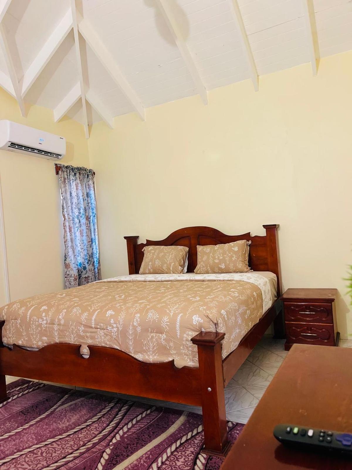 Castle Berry Apartments Кингстаун Екстериор снимка