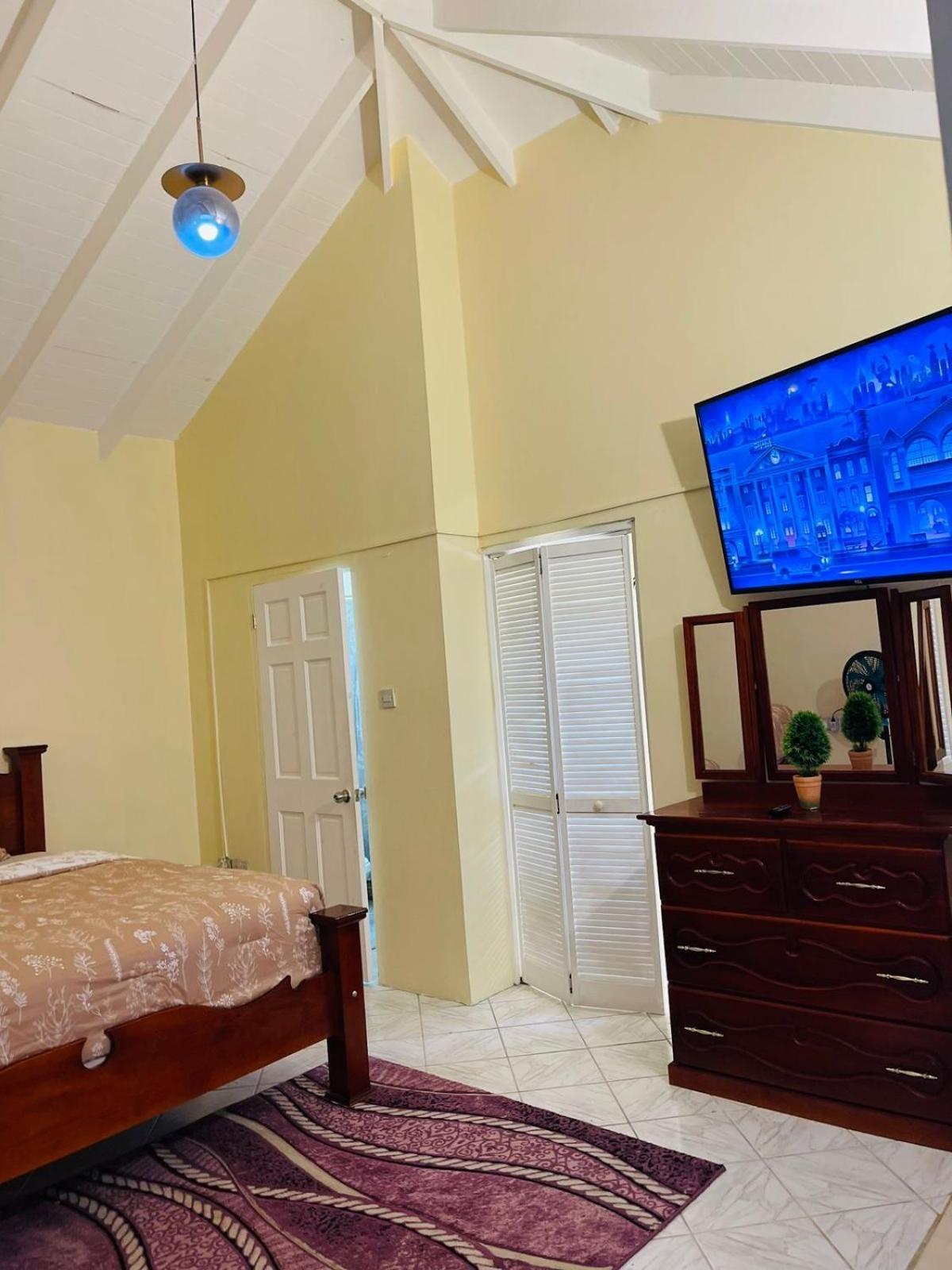 Castle Berry Apartments Кингстаун Екстериор снимка