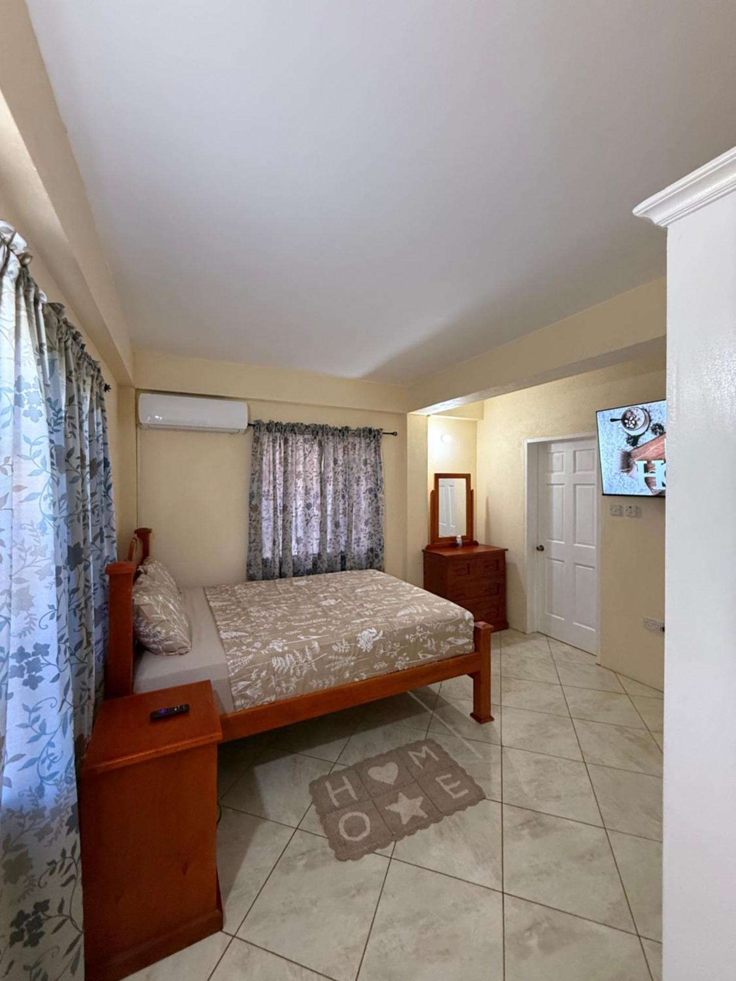 Castle Berry Apartments Кингстаун Екстериор снимка