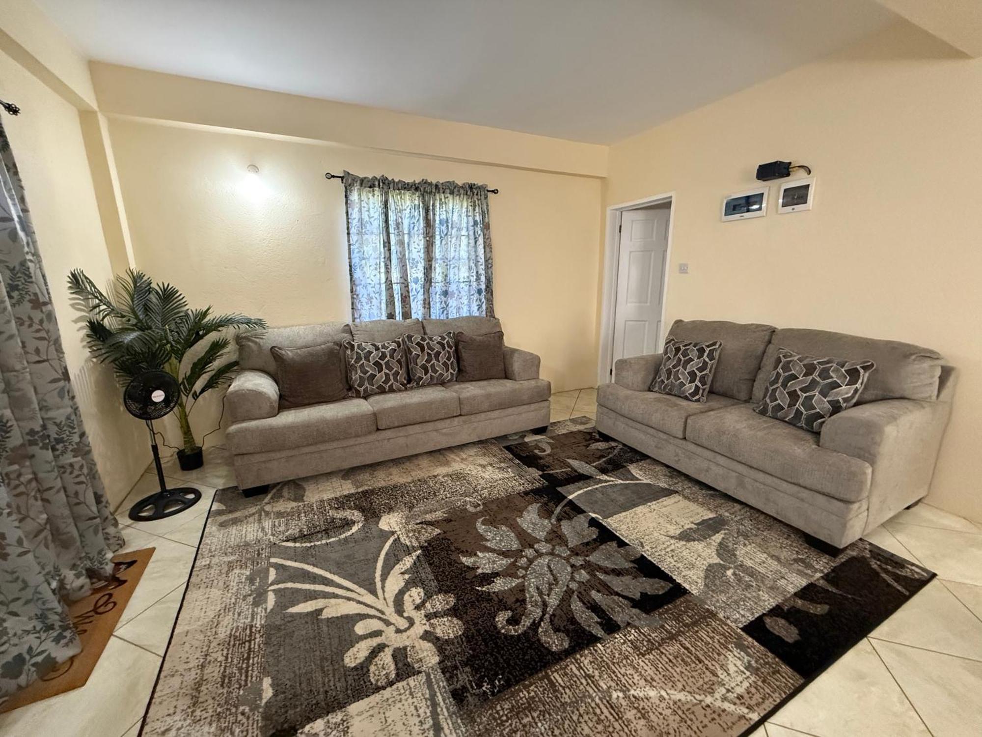 Castle Berry Apartments Кингстаун Екстериор снимка