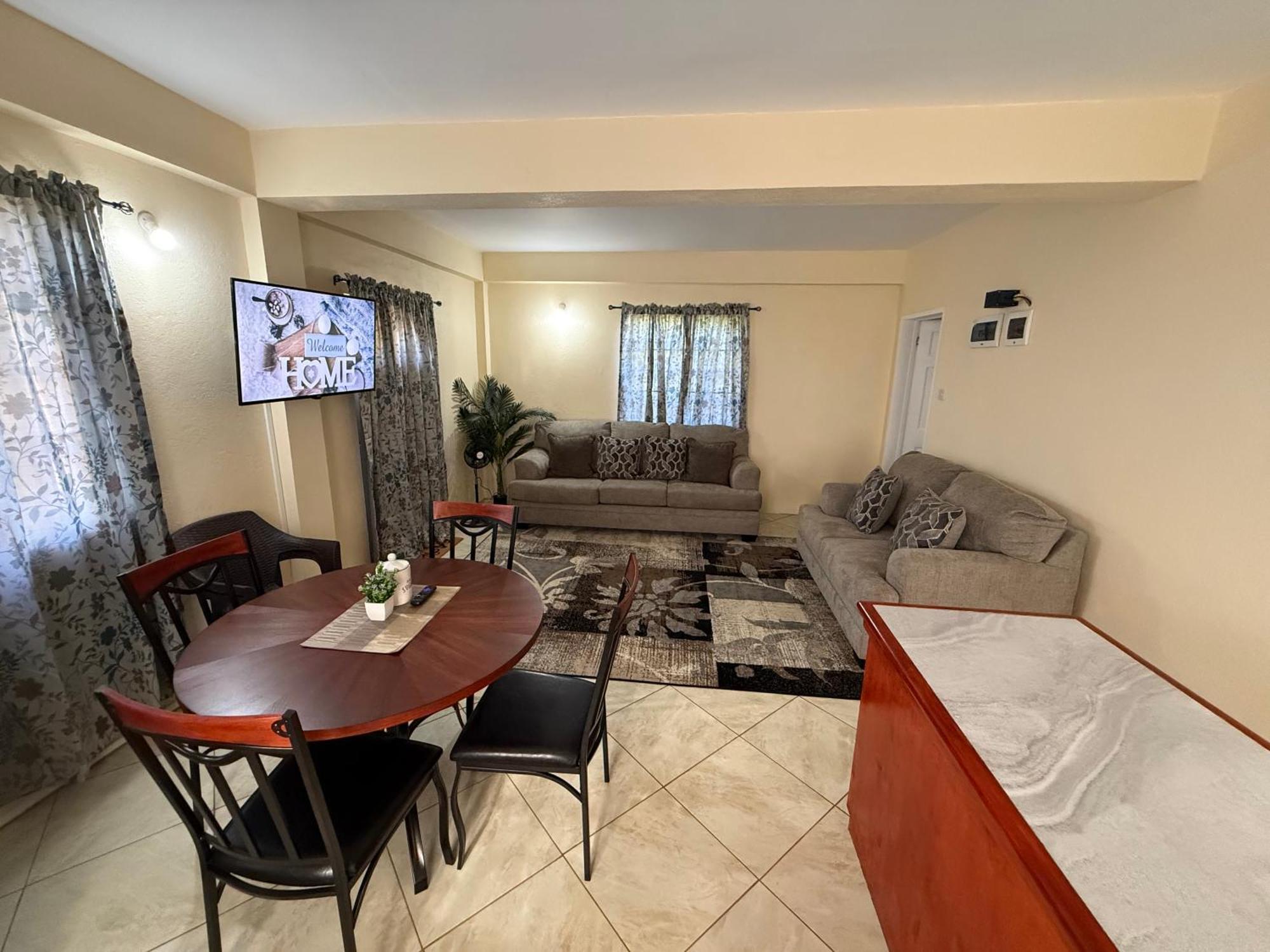 Castle Berry Apartments Кингстаун Екстериор снимка